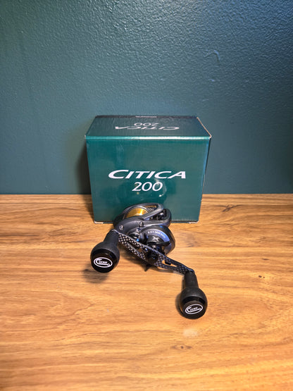 Shimano Citica 200 Baitcasting Reel w/ 95mm Carbon Fiber Handle