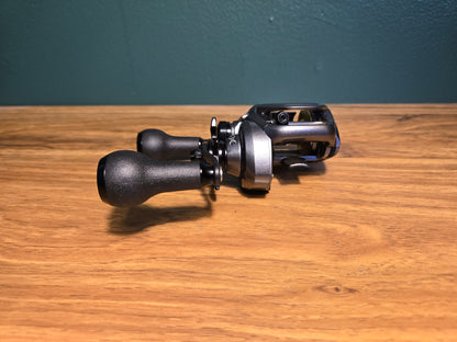 Shimano Citica 200 Baitcasting Reel w/ 95mm Carbon Fiber Handle