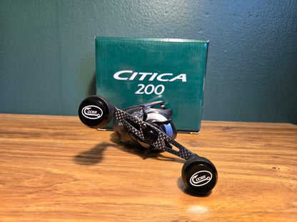 Shimano Citica 200 Baitcasting Reel w/ 95mm Carbon Fiber Handle