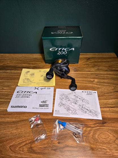 Shimano Citica 200 Baitcasting Reel w/ 95mm Carbon Fiber Handle